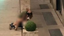 Macerata, coppia fa sesso in pieno centro: le foto finiscono in rete