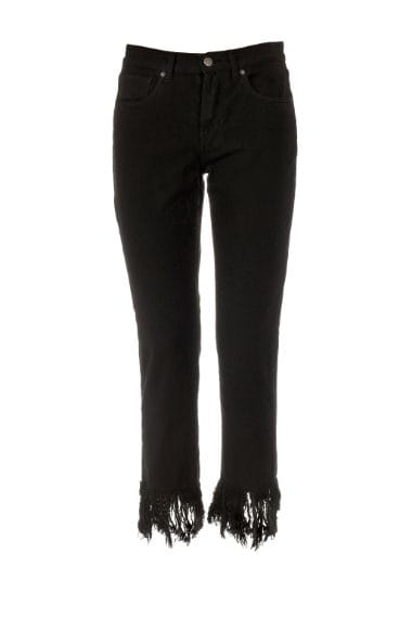 Jeans sfrangiati per un mood dark