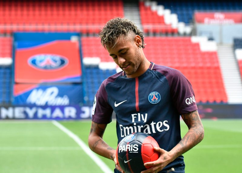 Il giorno della presentazione al Psg: ricci con colpi di sole