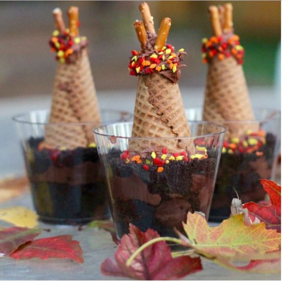 Cups with crmble coockies and melted chocolate. They're so yummy. Source: https://www.icanteachmychild.com/
