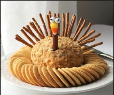 This nice turkey is made with crackers and in the middle there is an amazing cheese ball. Source: http://www.craftsalamode.com/