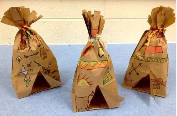 These Thanksgiving crafts will enjoy your kids. Source: https://m.facebook.com/youngschoolart/