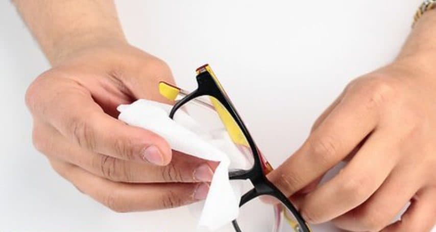 Comodissime da portare dietro e utili anche per pulire le lenti. Fonte: https://m.wikihow.com/Main-Page