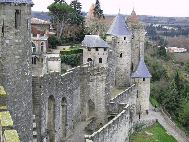 https://commons.wikimedia.org/wiki/File:Carcassonne_cit%C3%A9_walls_towers.jpg