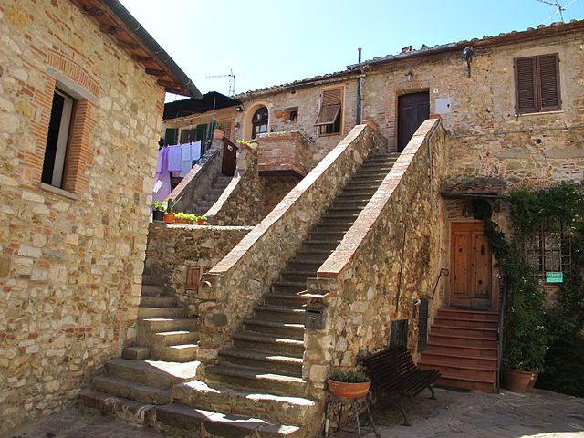 https://commons.wikimedia.org/wiki/File:Suvereto,_strada_07_scala.JPG