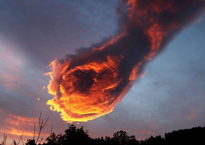 Credit: https://www.reddit.com/r/oddlysatisfying/comments/7aiz19/this_is_a_pic_of_a_cloud_that_looks_like_fireball/