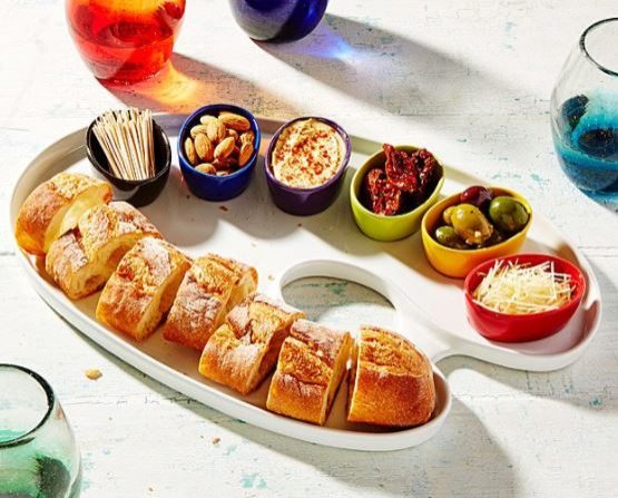 Una vassoio a forma di tavolozza.