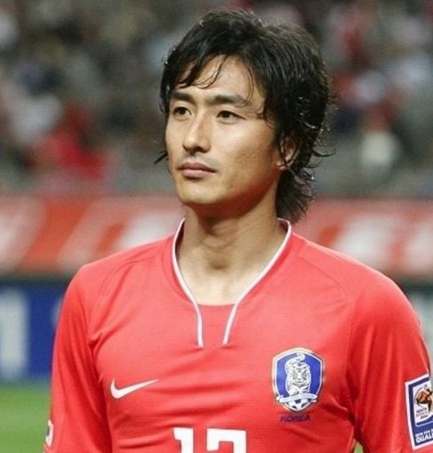 Anche l'ex attaccante del Perugia, tristemente noto dalle nostre parti per essere stato il marcatore che ha sancito l'eliminazione dell'Italia dal mondiale del 2002, Ahn Jung Hwan fu protagonista di una copertina nella versione coreana. Le immagini della stessa però non sono reperibili sul web.