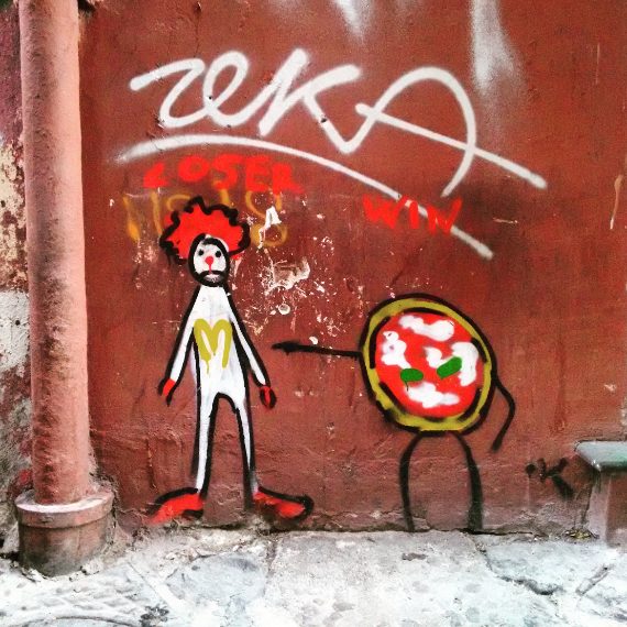 kaf&ciop, Mario Filardi, Felice Pignataro, artista scomparso nel 2004 che si è dedicato tantissimo al quartiere di Scampia, Jorit Agoch, Blu, e tanti altri.