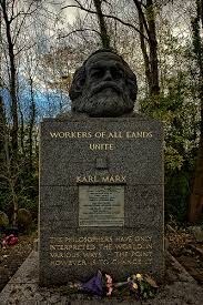 Uno degli epitaffi più famosi della storia è quello di Karl Marx, che insieme riassume anche lo slogan politico del Manifesto del Partito Comunista: "Lavoratori di tutto il mondo, unitevi!".