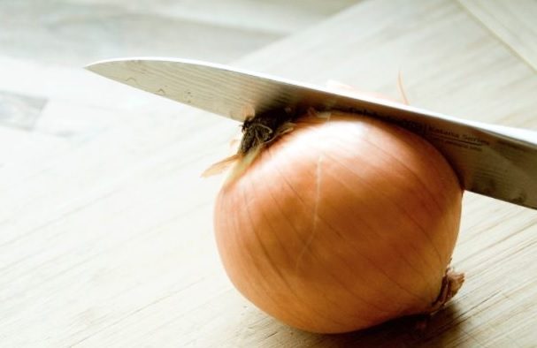 You don't chop onion properly. The best way is chopping it into small pieces. Credits: https://www.flickr.com/photos/mommyknows