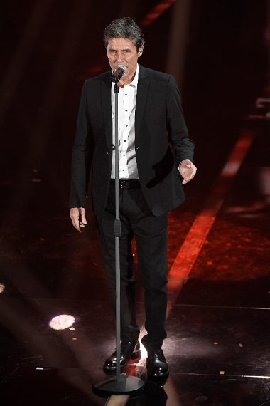 Look senza infamia e senza lode... Voto 5 e 1/2