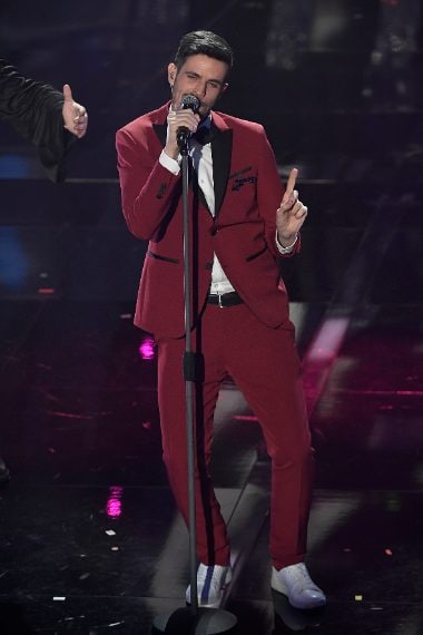 Non amiamo i completi red ma il risultato finale non è male. VOTO 6 e 1/2