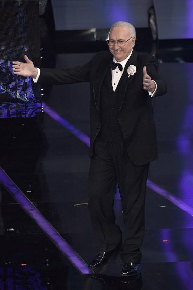 A prescindere dal look, Pippo è sempre il Re. Voto 10