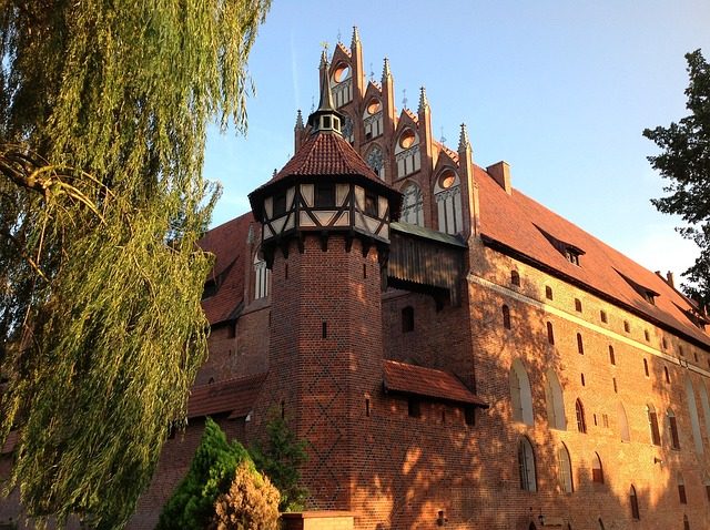 http://maxpixel.freegreatpicture.com/Castle-Knights-Poland-Marienburg-Medieval-Malbork-205460