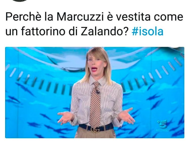 Qualche critica in rete per il look molto particolare della conduttrice Alessia Marcuzzi