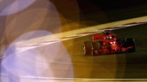 Duello Ferrari-Mercedes nel deserto, la Formula 1 sbarca in Bahrain