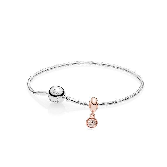 Bracciale con charm Pandora Classe ed Eleganza, 89 euro invece di 104 euro.