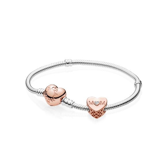 Bracciale con charm Pandora Rose Cuore di Mamma, 105 euro invece di 124 euro.