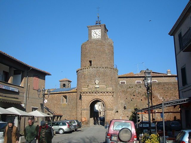 https://it.wikipedia.org/wiki/File:Barbarano_Romano_-_Porta_Romana_4.JPG