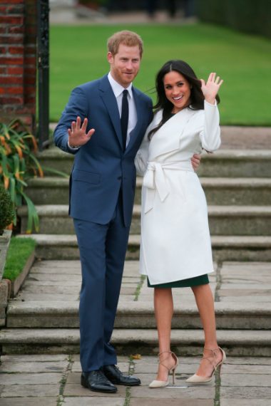 Meghan indossa un cappotto bianco Line the Label per l'annuncio del fidanzamento
