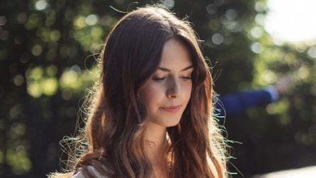 Il look di Stella Bossari per il matrimonio dei genitori