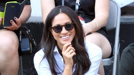 Il jeans con lo strappo di Meghan Markle