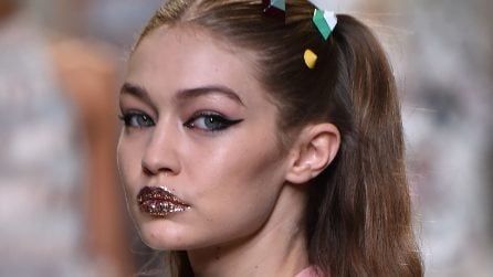 Le star che hanno una cicatrice visibile