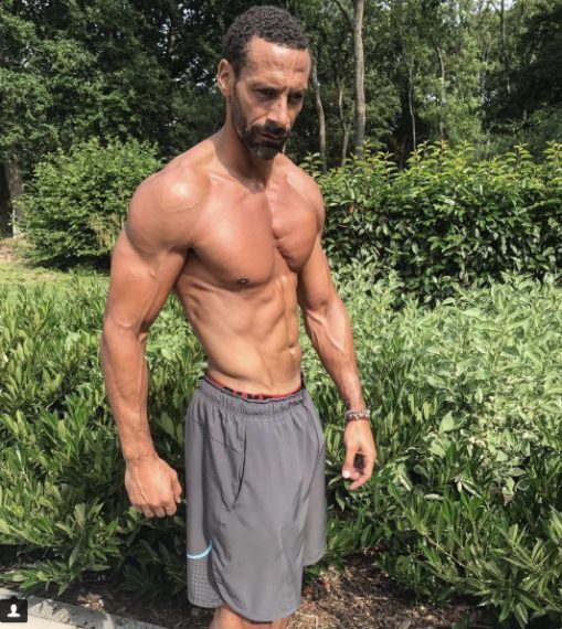 Rio Ferdinand, anche da ex calciatore cerca di curare i suoi addominali