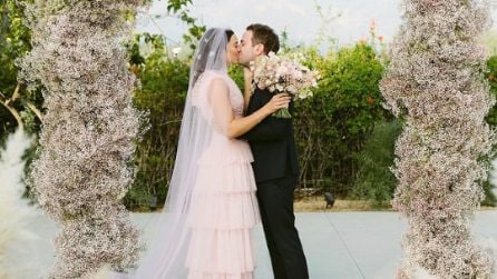 L'abito da sposa rosa di Mandy Moore