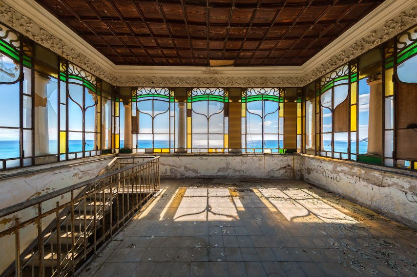 Nonostante la sua elegante architettura e il bellissimo giardino che conduce direttamente al Mar Ligure, la casa fu poi chiusa, deteriorandosi col passare del tempo. Tuttavia, dovrebbe presto riacquistare il suo antico splendore: al piano terra è previsto un museo, ai piani superiori un hotel con ristorante panoramico.