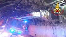 Strada Ofantina come un frigorifero: ghiaccio in galleria, intervengono i pompieri