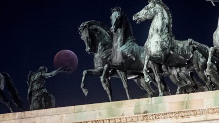 Eclissi di Luna a Milano: le foto sono spettacolari