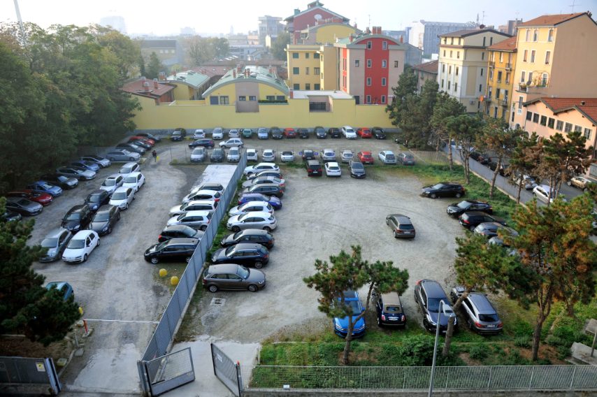 Il parcheggio di via Serio oggi