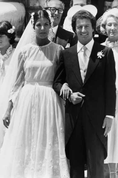 Il modello è simile a quello indossato dalla mamma Carolina di Monaco per il matrimonio con Philippe Junot