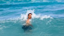Matteo Salvini e la moto d'acqua: da Obama a Moro, il contegno dei politici al mare
