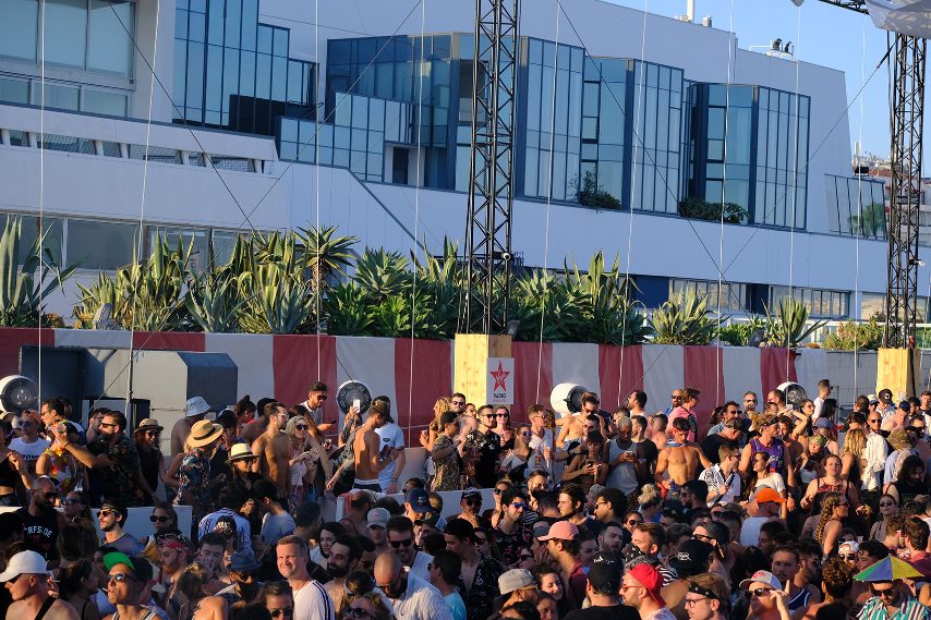 Venerdì 9 agosto 2019, il re SOLOMUN ha fatto della Spiaggia della Croisette il suo regno. In un'atmosfera degna dei più grandi dancefloor di Ibiza, ha assicurato una serie di chiusure totalmente maestose.
