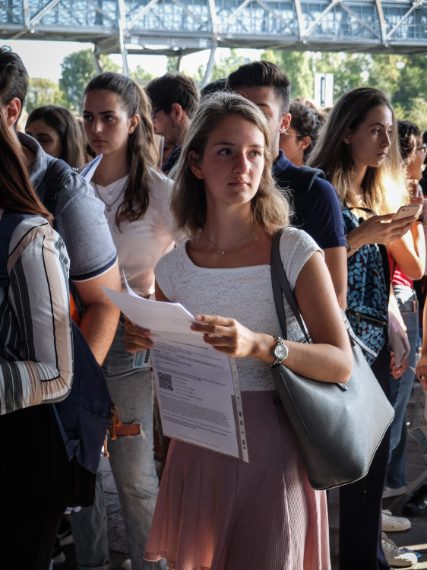 Milano, migliaia di candidati in coda per il test di Medicina 2019 di Statale e Bicocca