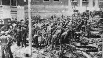 Le immagini dell'attentato nazista al Palazzo delle Poste di Napoli del 7 ottobre 1943
