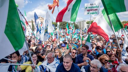 Roma, a piazza San Giovanni la manifestazione della destra: "Qui l'Italia vera"