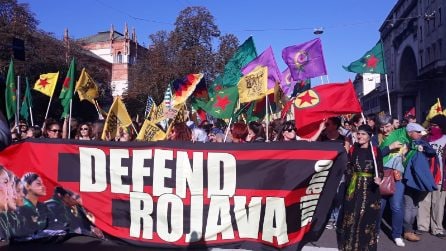 Milano, corteo a sostegno dei curdi: "Governi blocchino invasione turca"