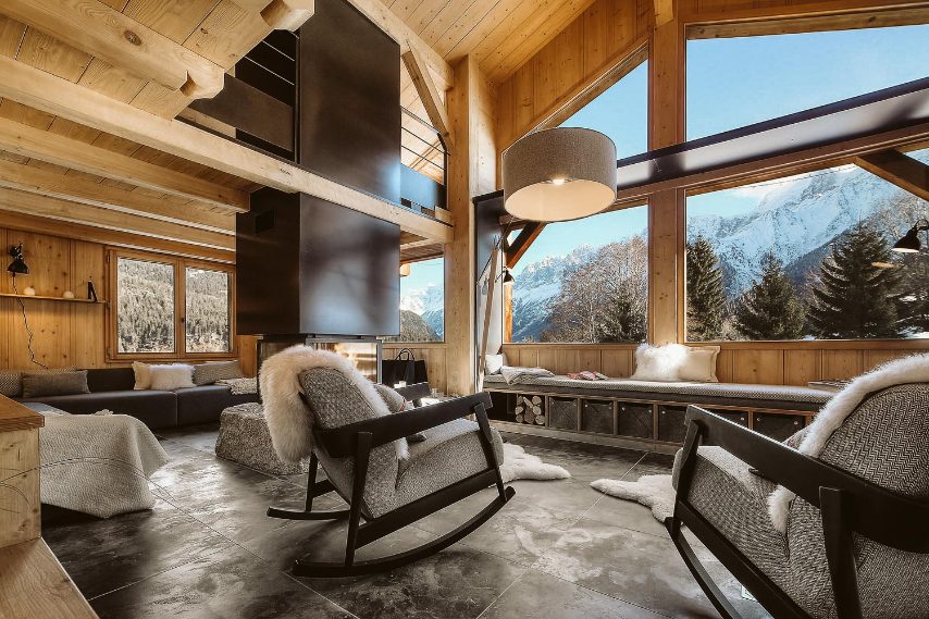 Dove si trova: Chamonix, Francia ● Perché sceglierlo: è il posto perfetto per un’indimenticabile vacanza con la famiglia. ● Numero di ospiti: 10 persone ● Tra i Servizi Airbnb Luxe: chef, autista, babysitter, maggiordomo, spa ● Prezzo: a partire da €1.510,00