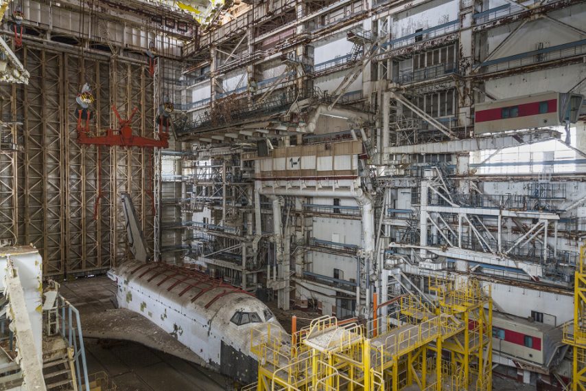 Orbiter K2-Ptichka all'interno dell'hangar