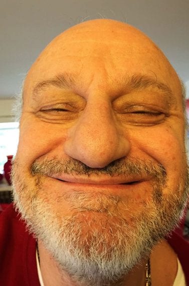 "auguri a tutti i papà anche a quelli che come il mio stanno a casa"