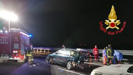 Schianto nella notte in tangenziale a Milano: tre feriti, anche un ragazzino di 13 anni