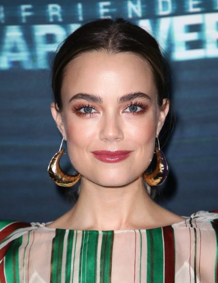 Sopracciglia pettinate verso l'alto