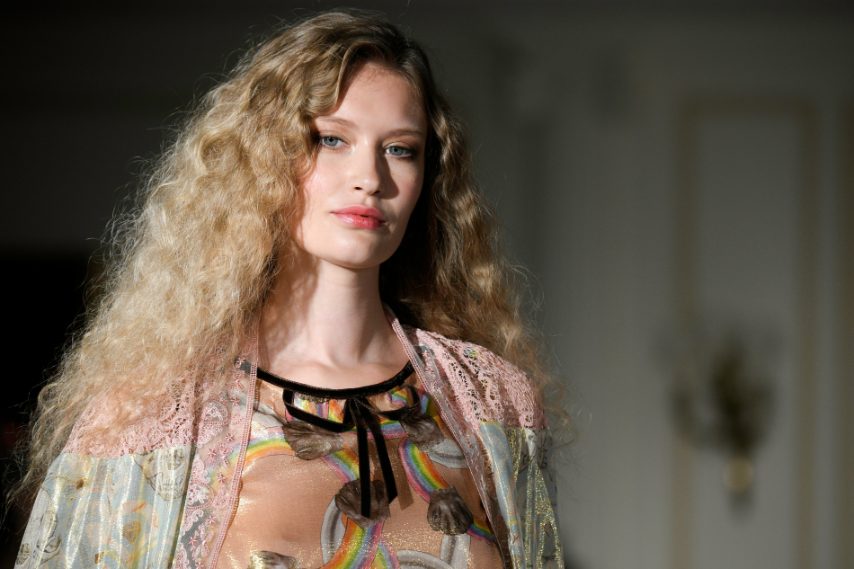 Ricci con riga laterale