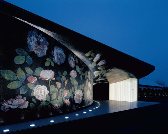 L’antica arte del mosaico in un museo d’arte contemporanea con un ingresso monumentale a Montecchio Maggiore (Vicenza)