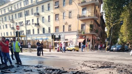 Si rompe tubatura a Torpignattara, acqua in piazza della Marranella