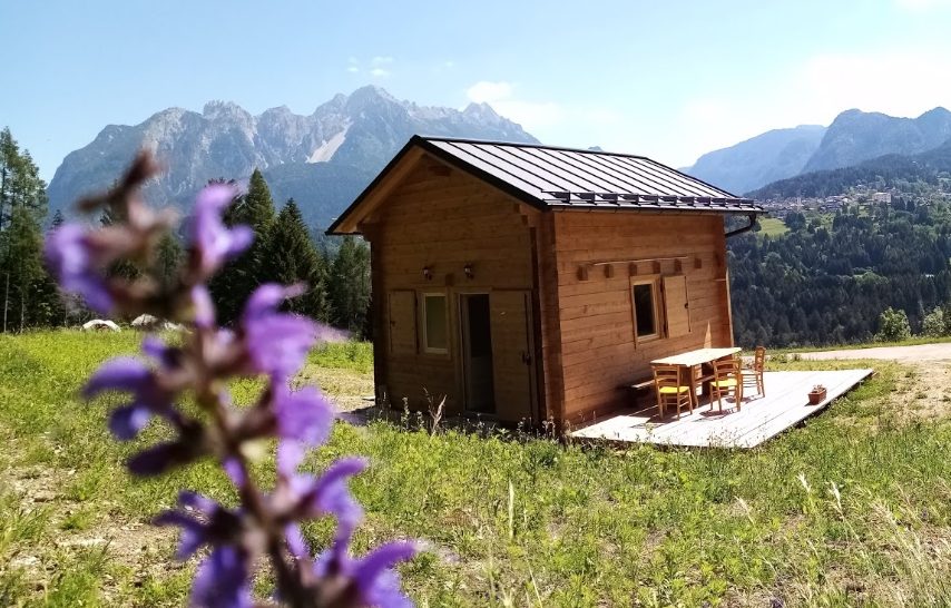 Piccolo chalet sulle Dolomiti.